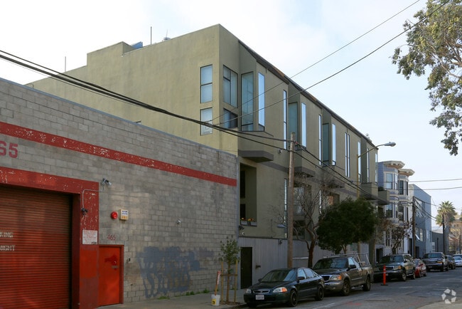 Building Photo - 469 Clementina St