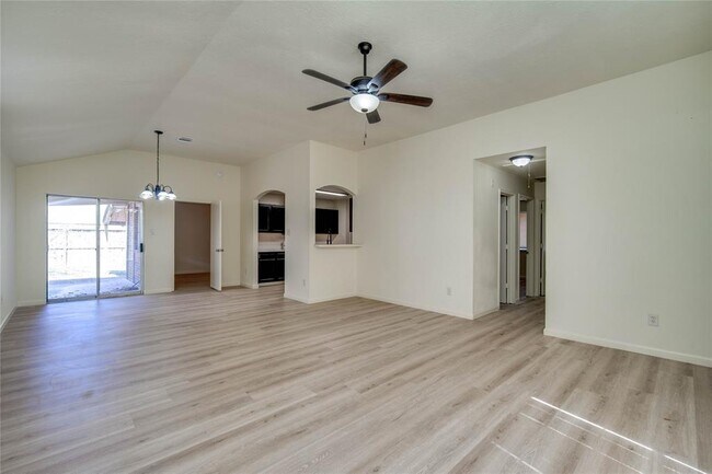 Building Photo - 15322 Riverside Grove Dr