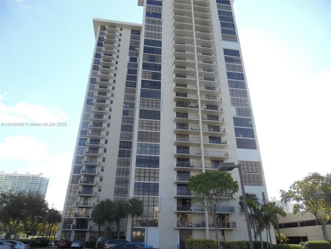 Building Photo - 18181 NE 31st Ct