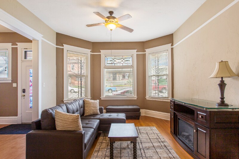 Primary Photo - 820 W Silver St