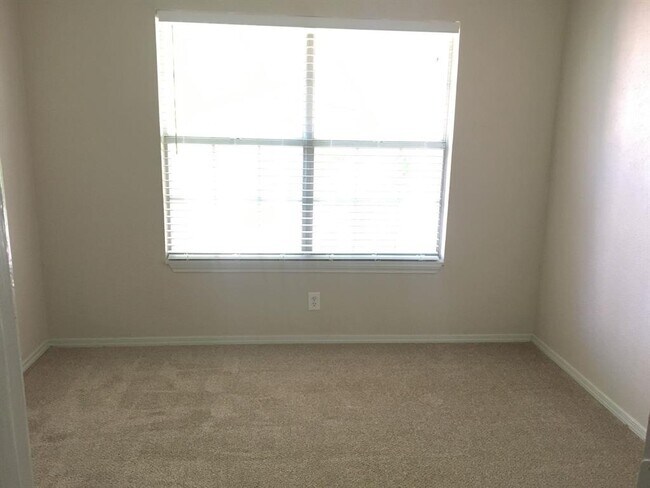 Building Photo - 1400 Thackery Dr