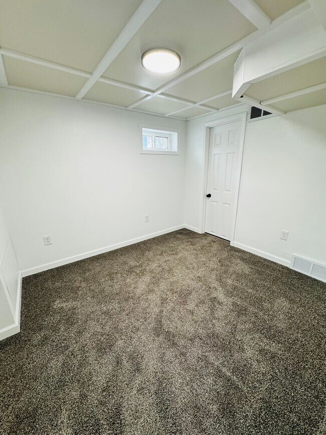 Building Photo - 3 bedroom (with bonus room) 1.5 bathroom