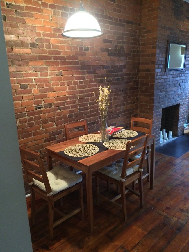 Dining area - 2211 Sarah St