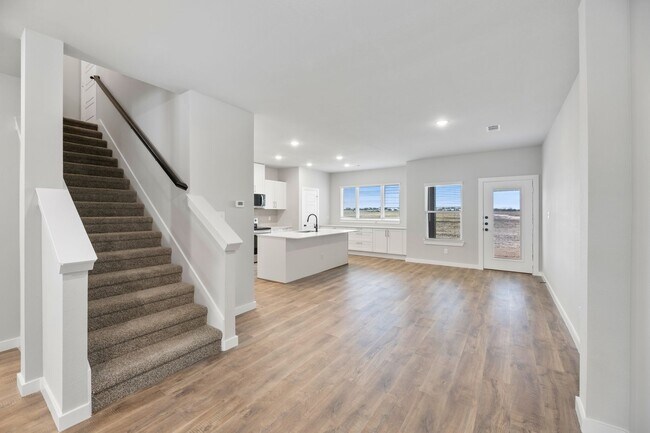 Foto del edificio - AVAILABLE NOW! 3 BEDROOM TRIPLEX LOCATED ON 1-ACRE LOT IN MIDLOTHIAN, TX!