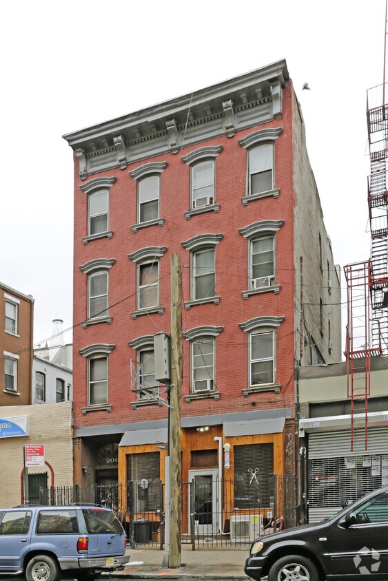 Foto del edificio - 204 Bushwick Ave
