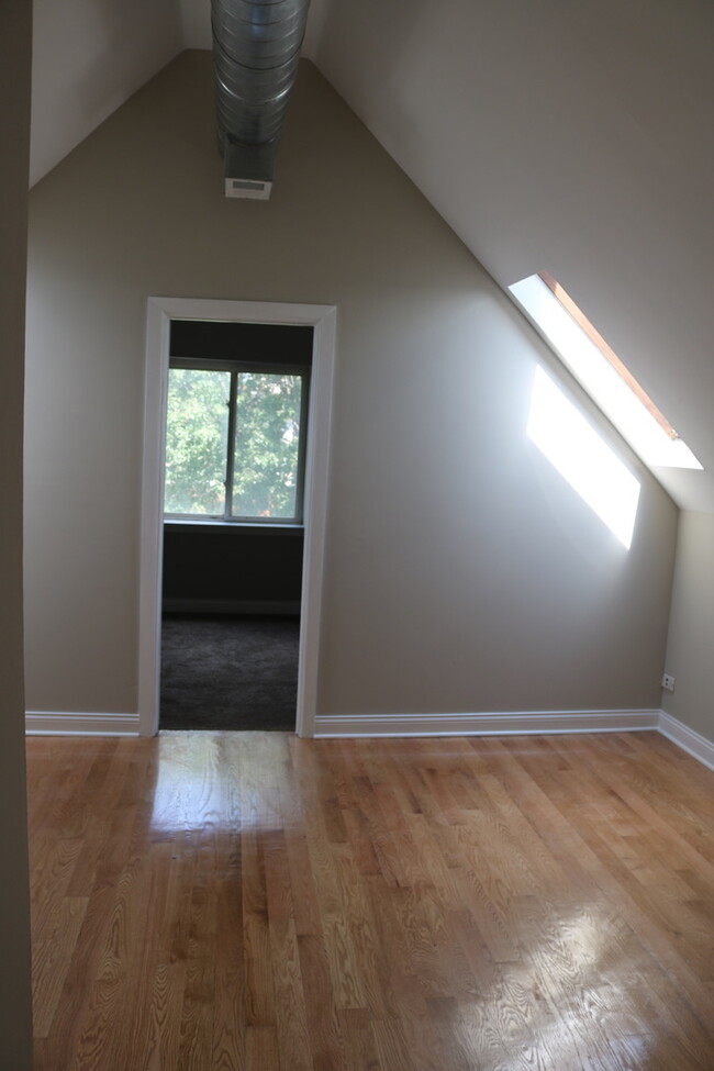 Living room - 939 W 34th St