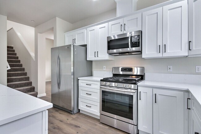 Foto del edificio - Updated, DuPont 3 BR home with AC for rent.