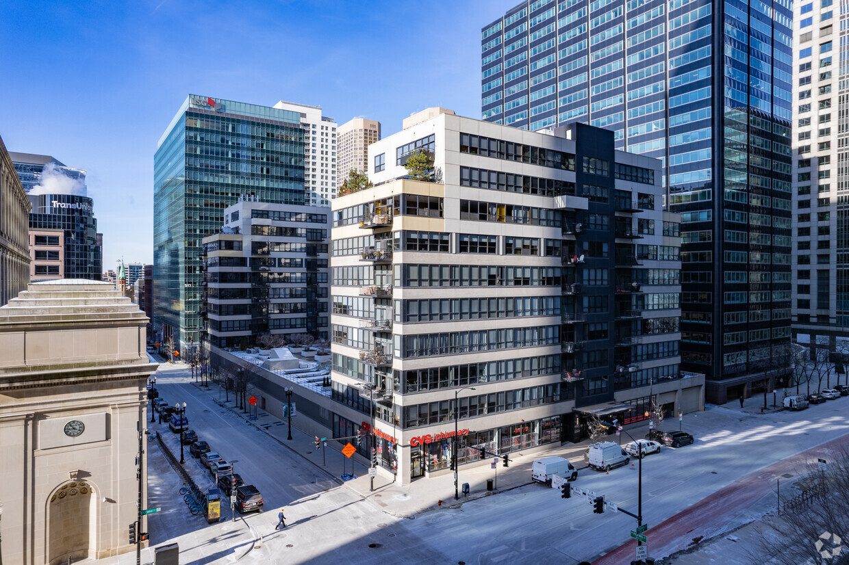 Primary Photo - Metropolitan Place