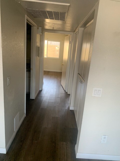 Foto principal - 9249 Cypress Ave
