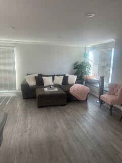 Foto del edificio - 114 E Balboa Blvd