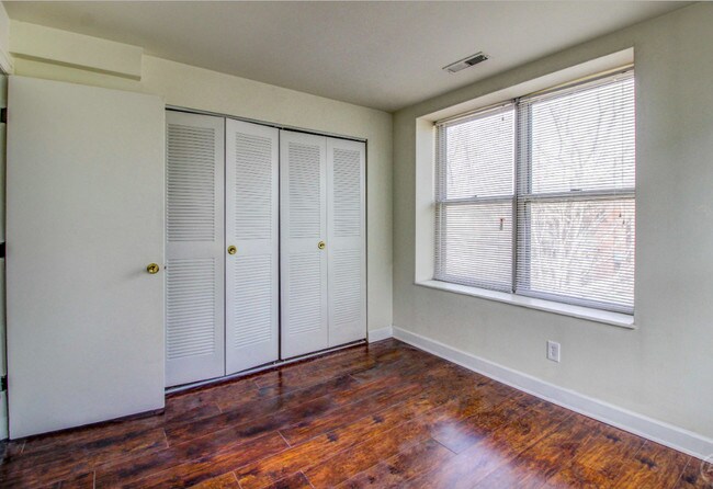 Building Photo - 5536 Pershing Ave