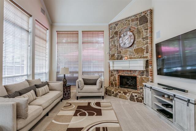 Building Photo - 1301 Golf Club Dr