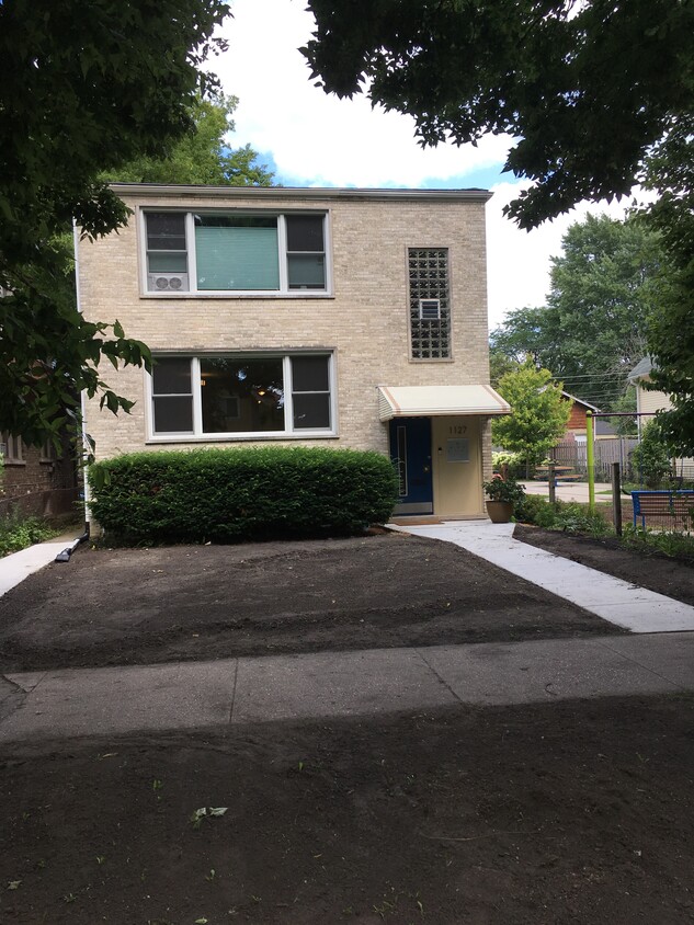 Primary Photo - 1127 Dewey Ave
