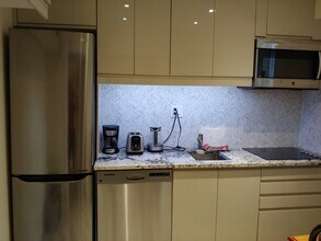 Building Photo - 17 King Georges Dr