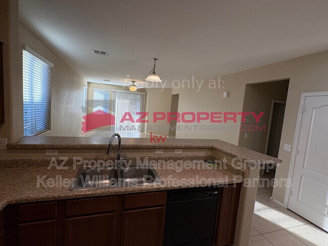 Foto del edificio - 812 S 178th Ln