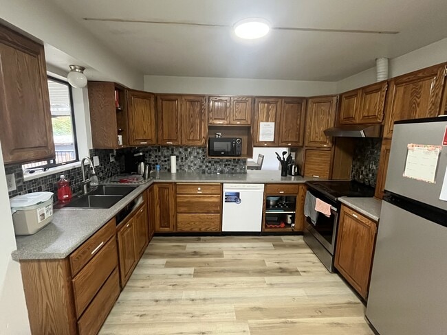 Photo du bâtiment - 13454 Crestview Dr