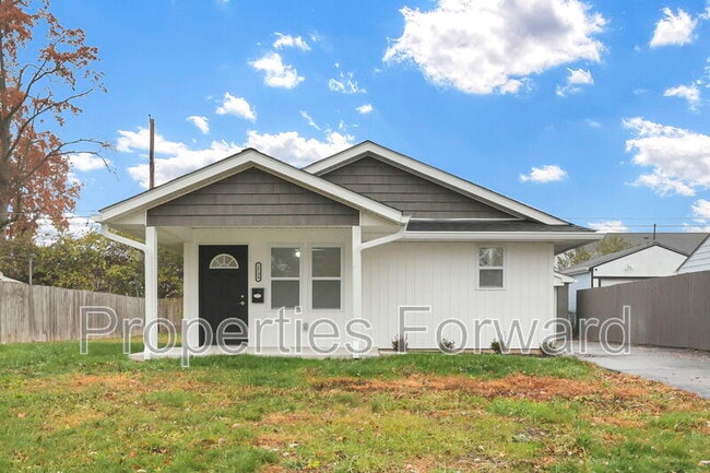 Building Photo - 1734 Eastfield Dr N