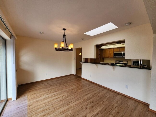 Foto del edificio - 246 Loma Entrada