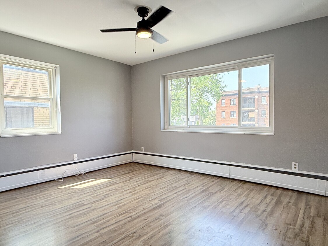 Primary Photo - 1590 Ouellette Ave