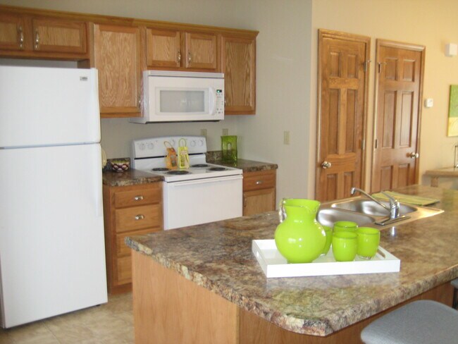 Kitchen - 5011 Riverport Cmns
