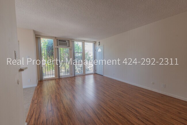 Building Photo - 8013 Blackburn Ave