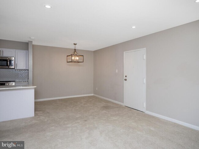 Foto del edificio - 5801 Rexford Dr
