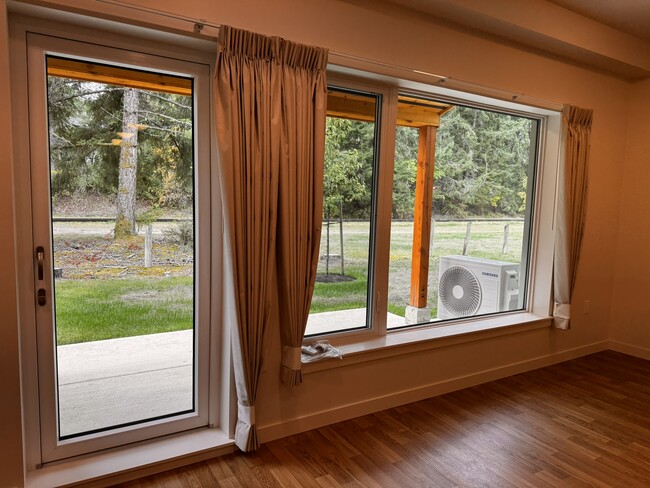 Building Photo - 136 Village Way