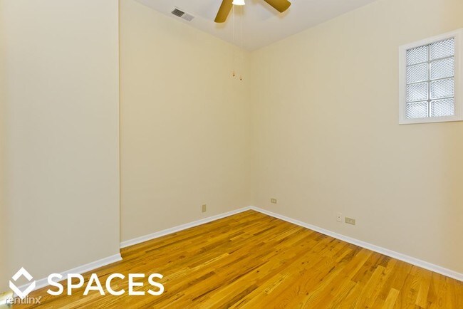Building Photo - 2 br, 1 bath  - 1509 W Fullerton Ave 2F