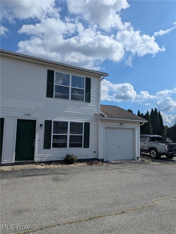 Foto principal - 1588 E Summit St