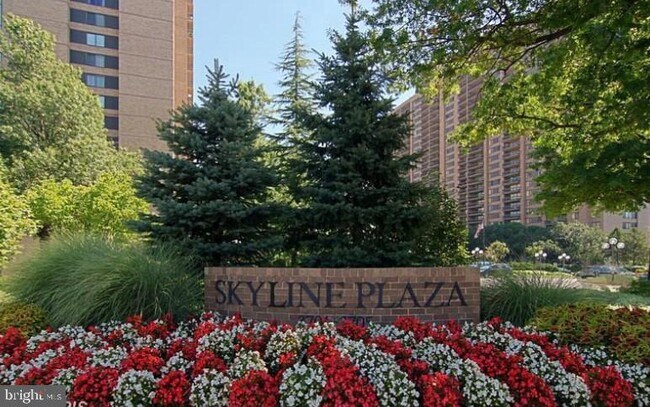 Foto del edificio - 3705 S George Mason Dr
