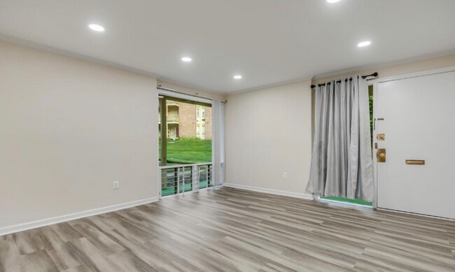 Building Photo - 7135 Donnell Pl