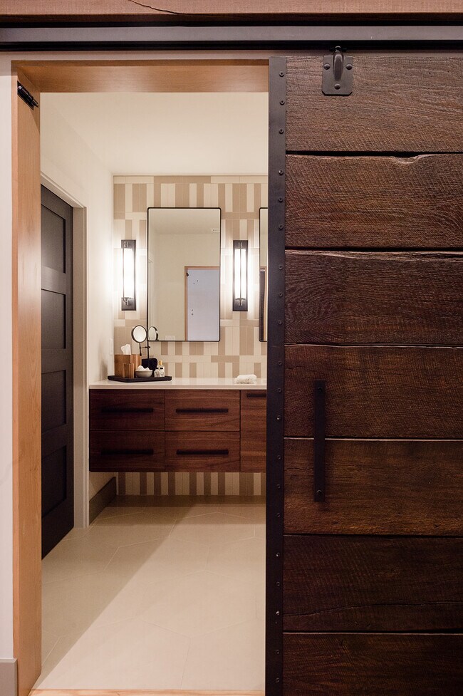 Baño y servicios públicos - 314 Poyntz Ave