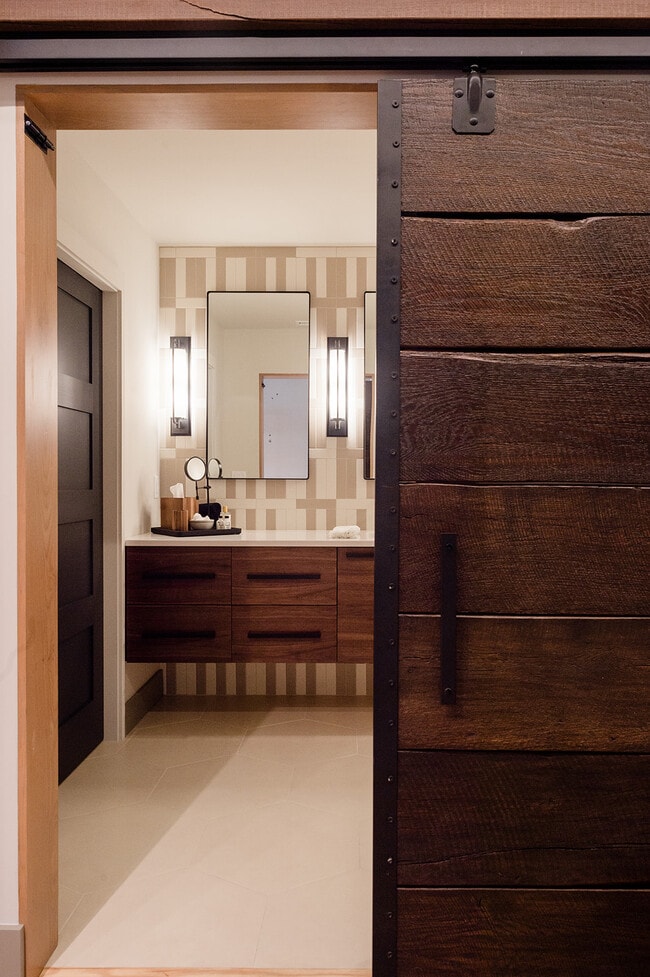 Baño y servicios públicos - 314 Poyntz Ave