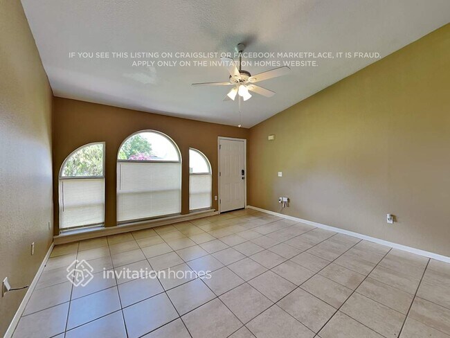 Building Photo - 703 Martin Ln