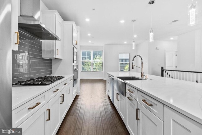 Building Photo - 44646 Provincetown Dr