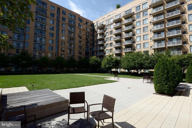 Building Photo - 475 K St NW