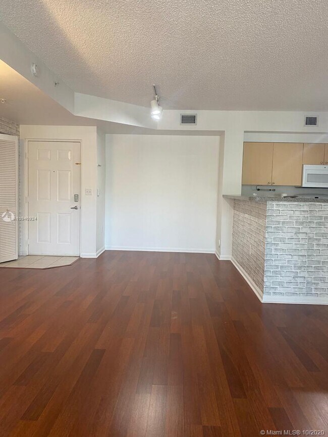 Foto del edificio - 8050 N Nob Hill Rd