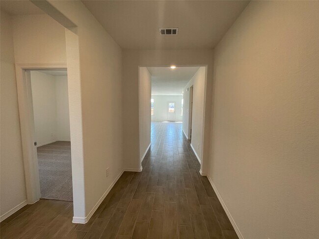 Foto del edificio - 9695 Caney Trails Rd