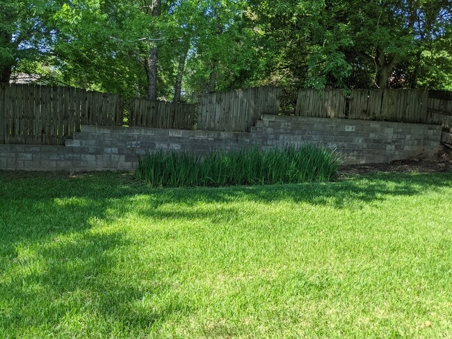 Foto del edificio - 901 N Azalea Dr