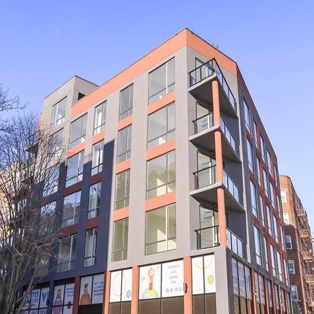 Building Photo - 631 E 18th St