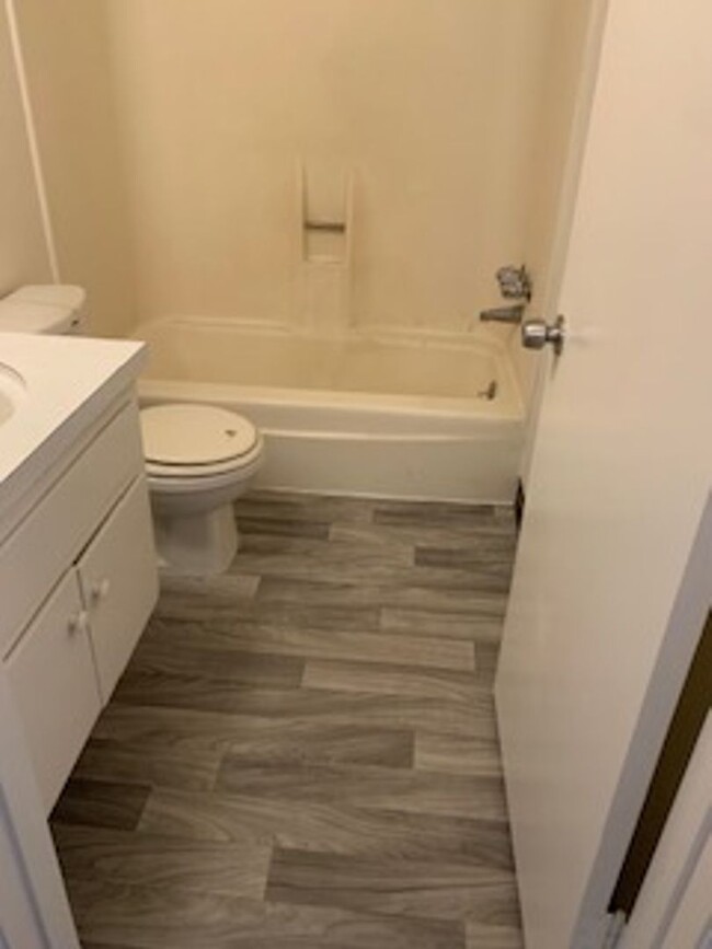 Building Photo - ST5800