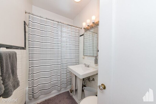 Foto del edificio - 3520 N Lake Shore Dr