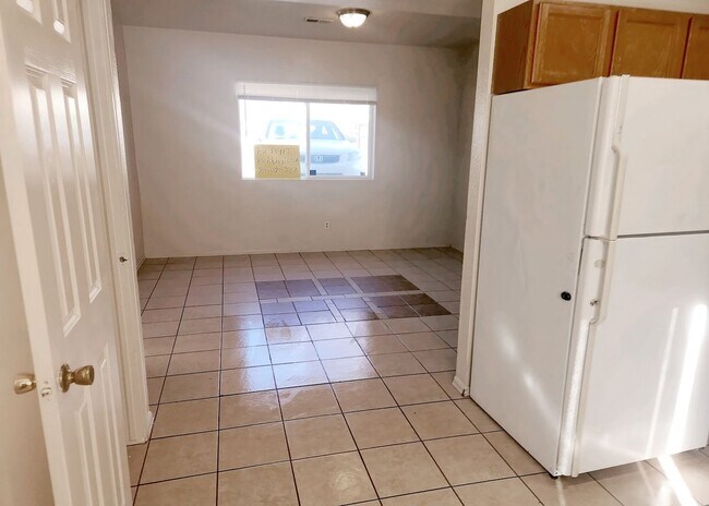 Building Photo - 3 Bed, 1 Bath, Great location off 37th and...