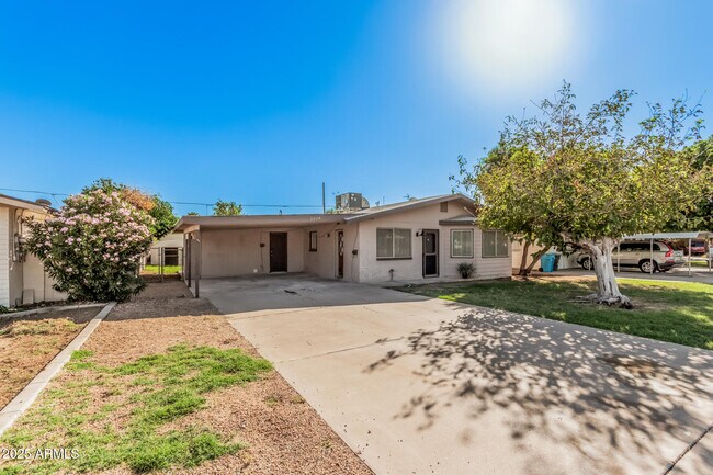 Foto del edificio - 2409 W Cortez Ave