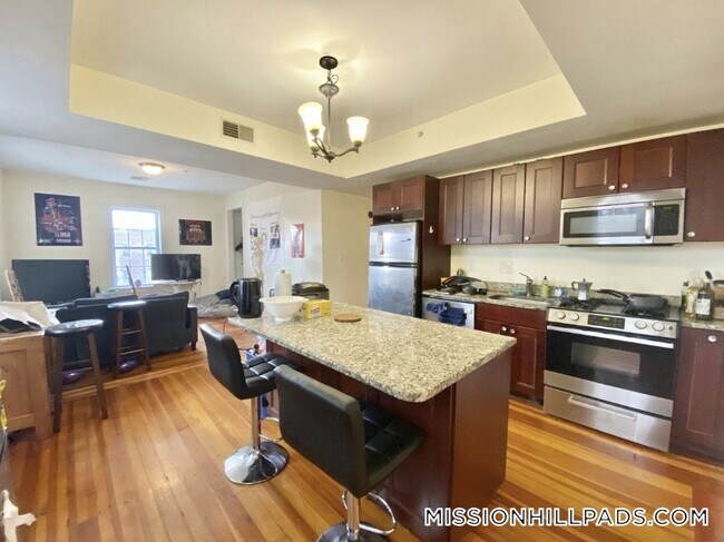 Foto del edificio - 107 Fisher Ave