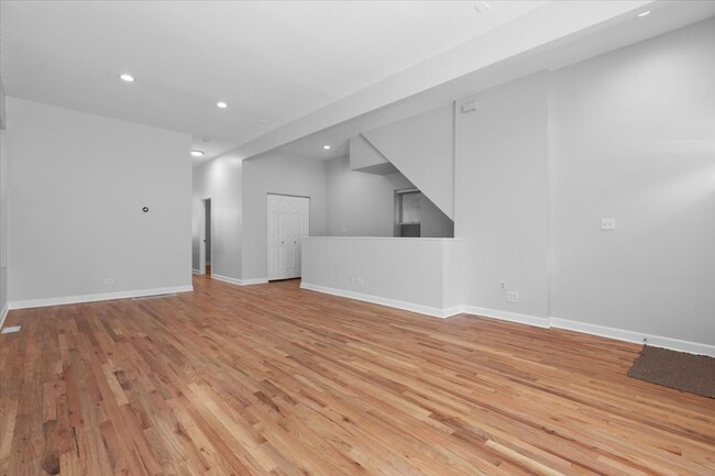 Foto del edificio - 858 N Paulina St