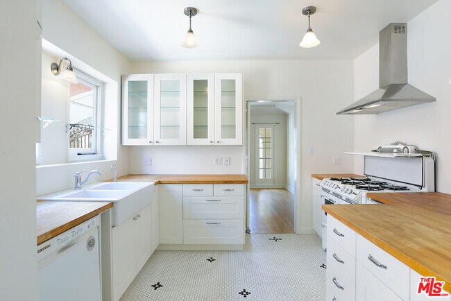 Foto del edificio - 6137 W 6th St