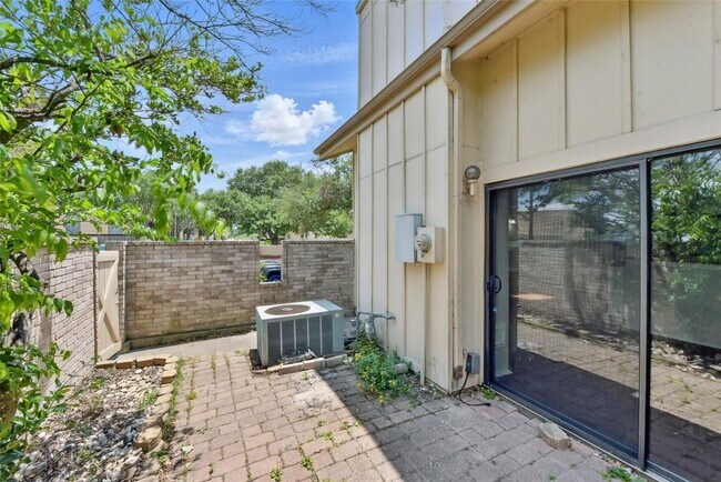 Foto del edificio - 3126 Windchase Blvd