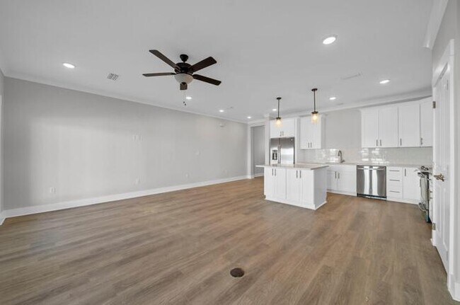 Foto del edificio - 100 Beach Dr