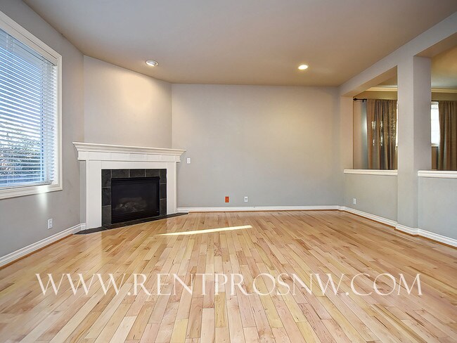 Foto del edificio - 332 222nd Ave NE